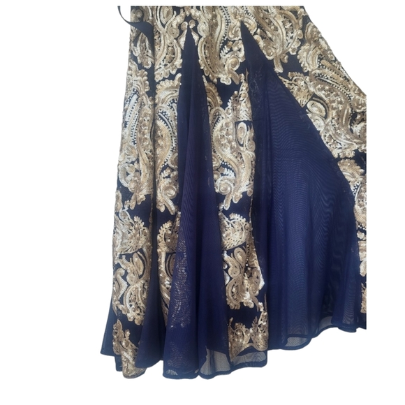 Women's Beautiful Formal Sequin Dress - Picture 2 of 6